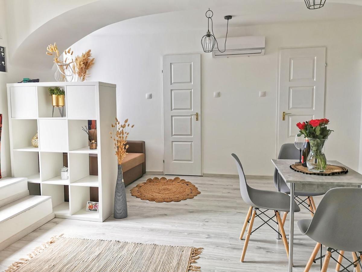 Kalvaria Vendeghaz, Kozvetlenul A Varfal Mellett. Pecs Bagian luar foto